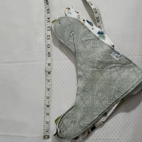 BIBS - Bundle 6 Washable Infant Bibs-Mixed Tags-5 Snap-1 Velcro - Picture 15 of 16